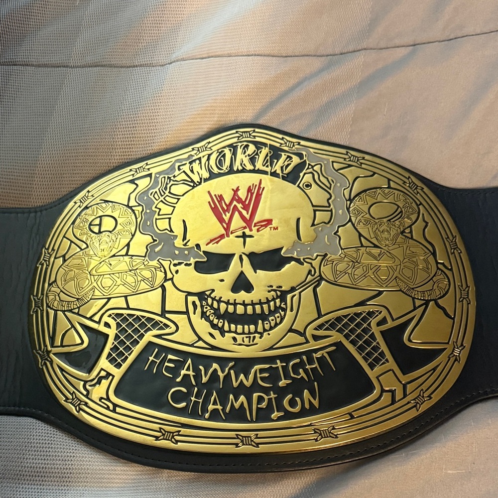 WWE Skull Heavyweight Championship Belt - Picture 4 of 6